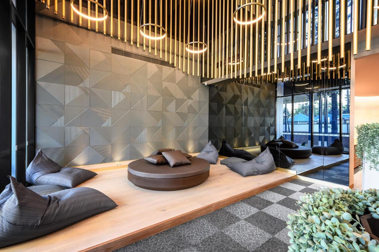 Meriton Suites Surfers Paradise Gold Coast Buitenkant foto The interior of the building