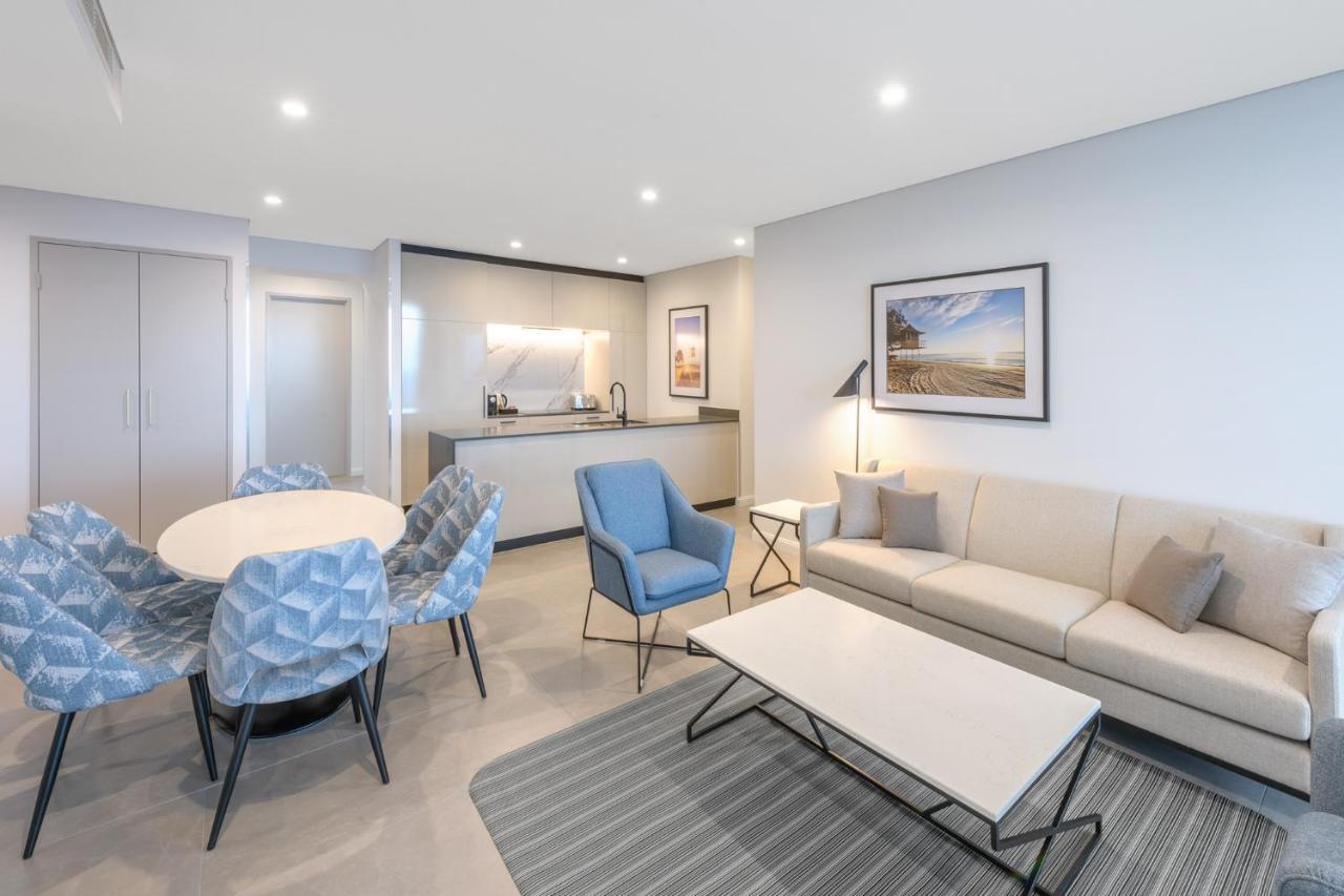 Meriton Suites Surfers Paradise Gold Coast Buitenkant foto A suite at the hotel