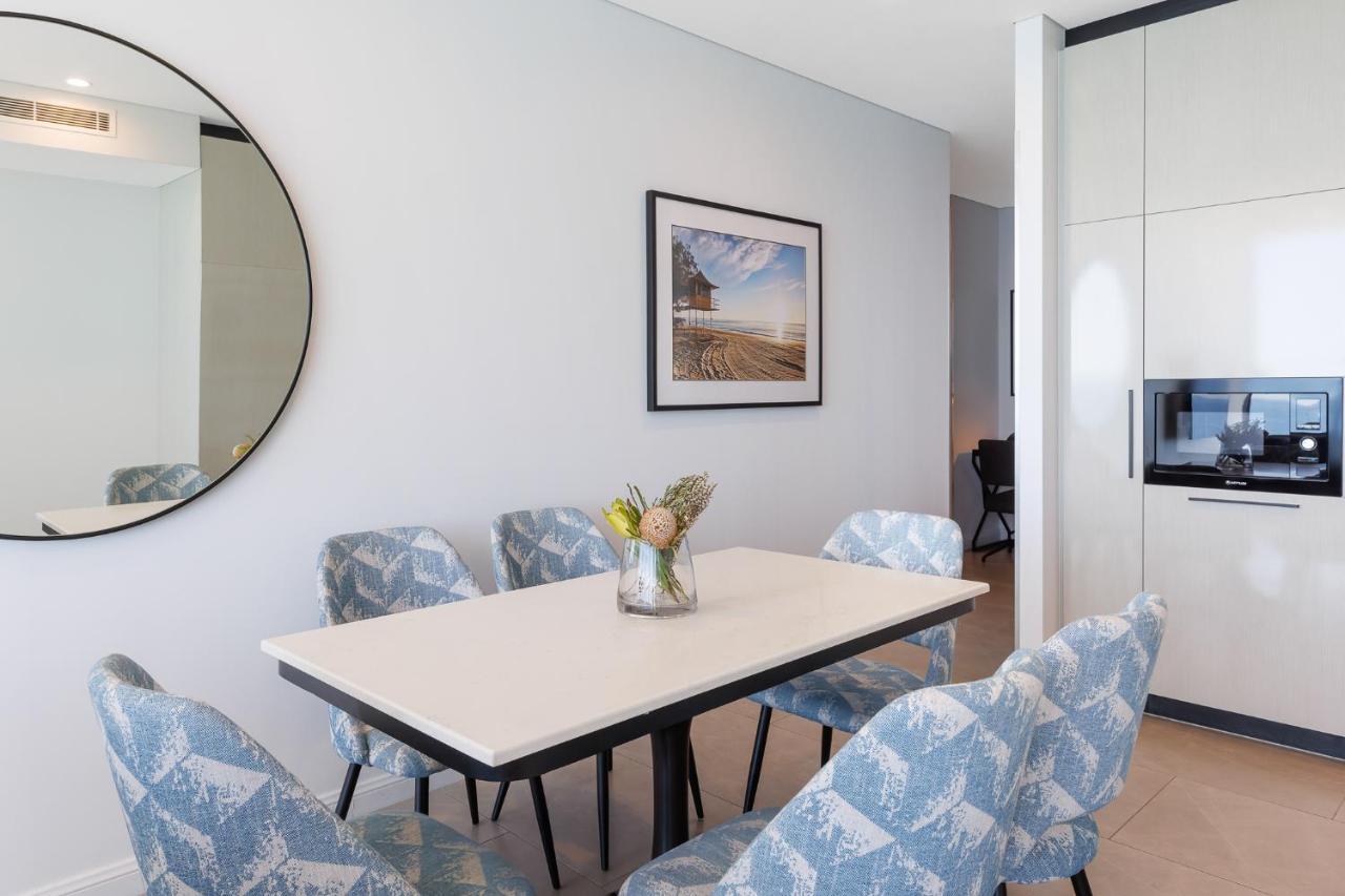 Meriton Suites Surfers Paradise Gold Coast Buitenkant foto The dining room