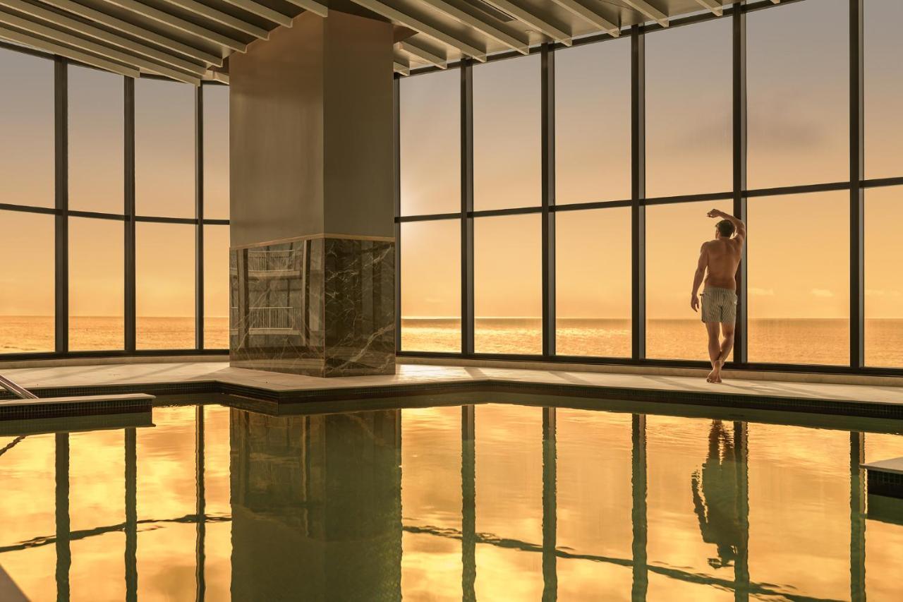 Meriton Suites Surfers Paradise Gold Coast Buitenkant foto The interior of the tower