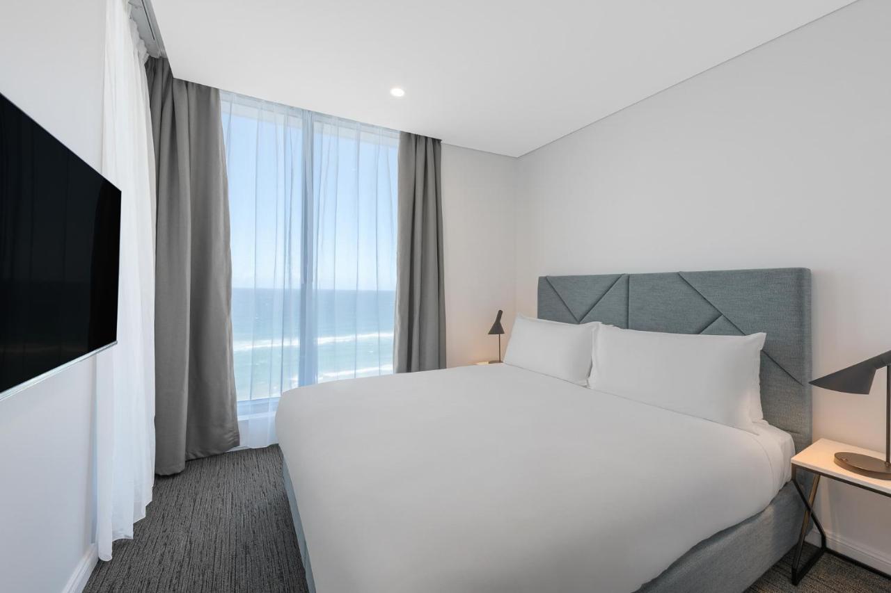 Meriton Suites Surfers Paradise Gold Coast Buitenkant foto A room at the hotel