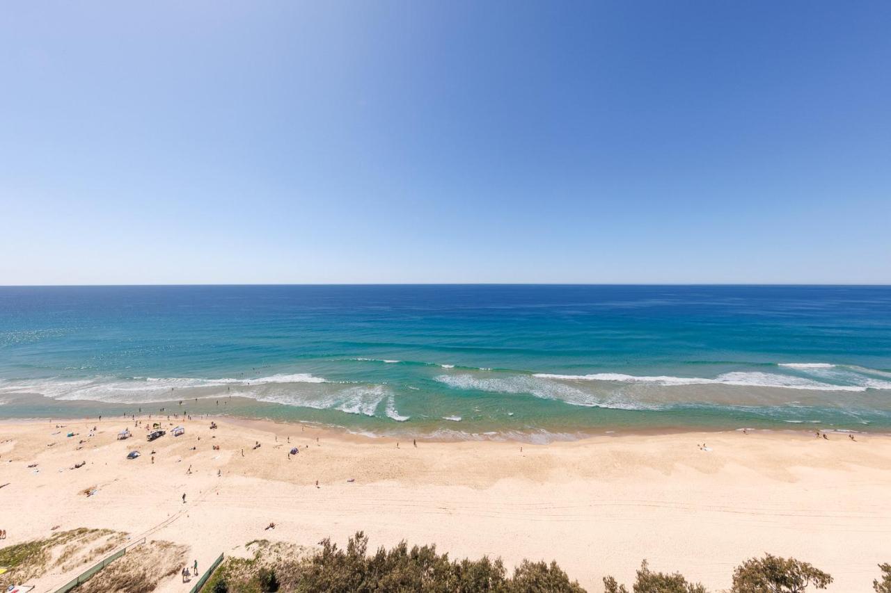 Meriton Suites Surfers Paradise Gold Coast Buitenkant foto The beach at Cabo Mondego.