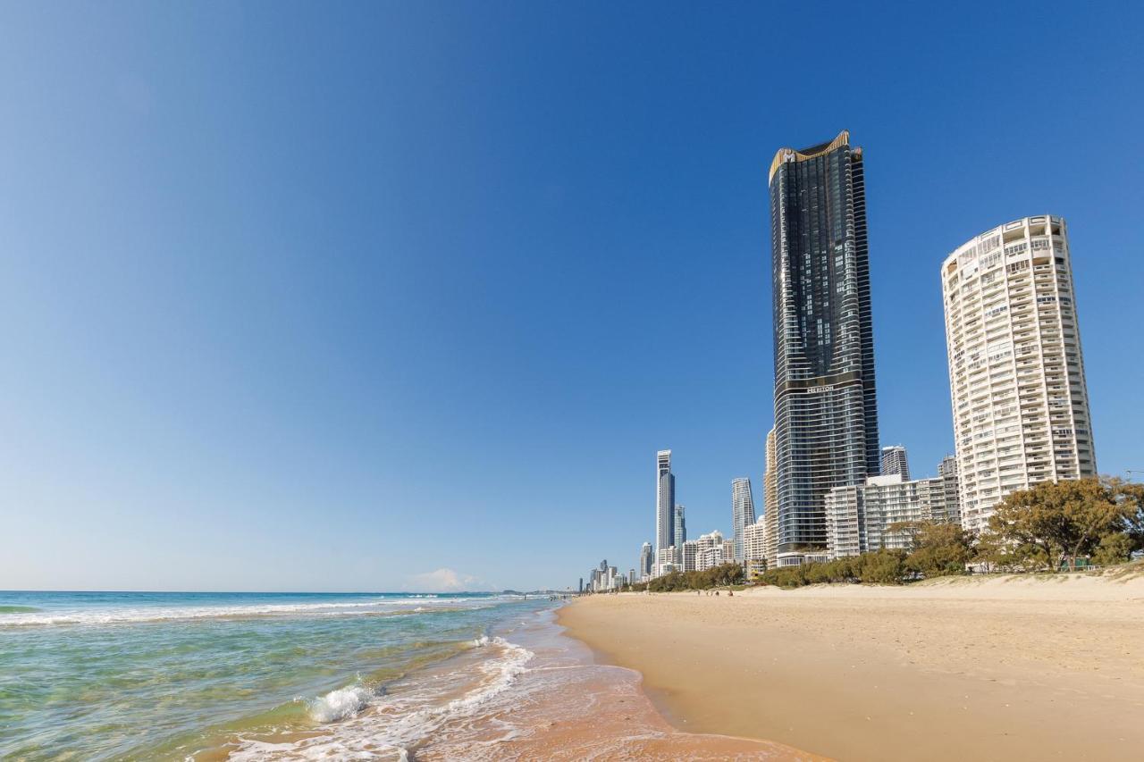 Meriton Suites Surfers Paradise Gold Coast Buitenkant foto The Gold Coast skyline