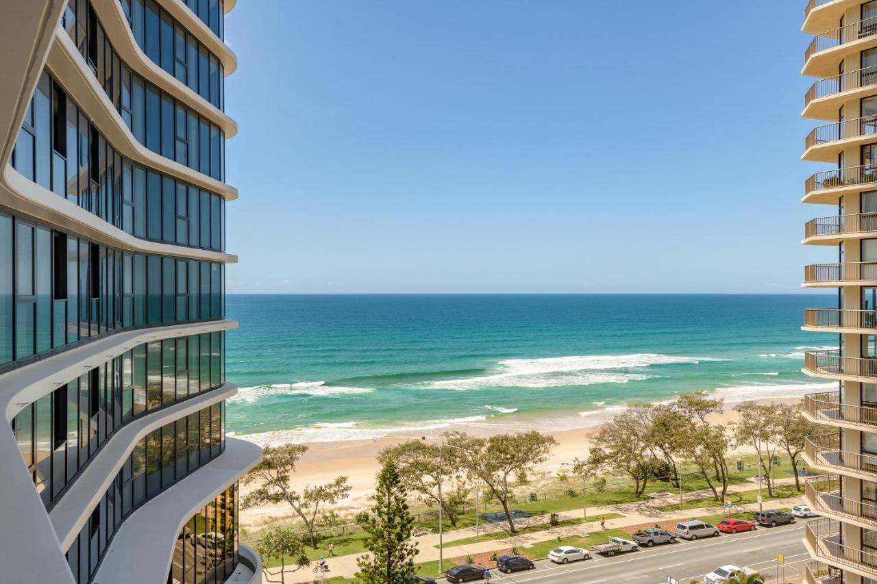 Meriton Suites Surfers Paradise Gold Coast Buitenkant foto The beach at Broadbeach, 2015