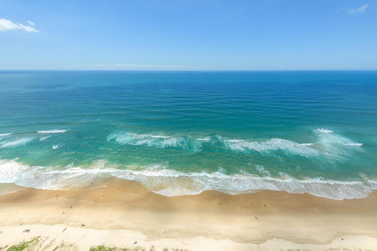 Meriton Suites Surfers Paradise Gold Coast Buitenkant foto The beach at the resort