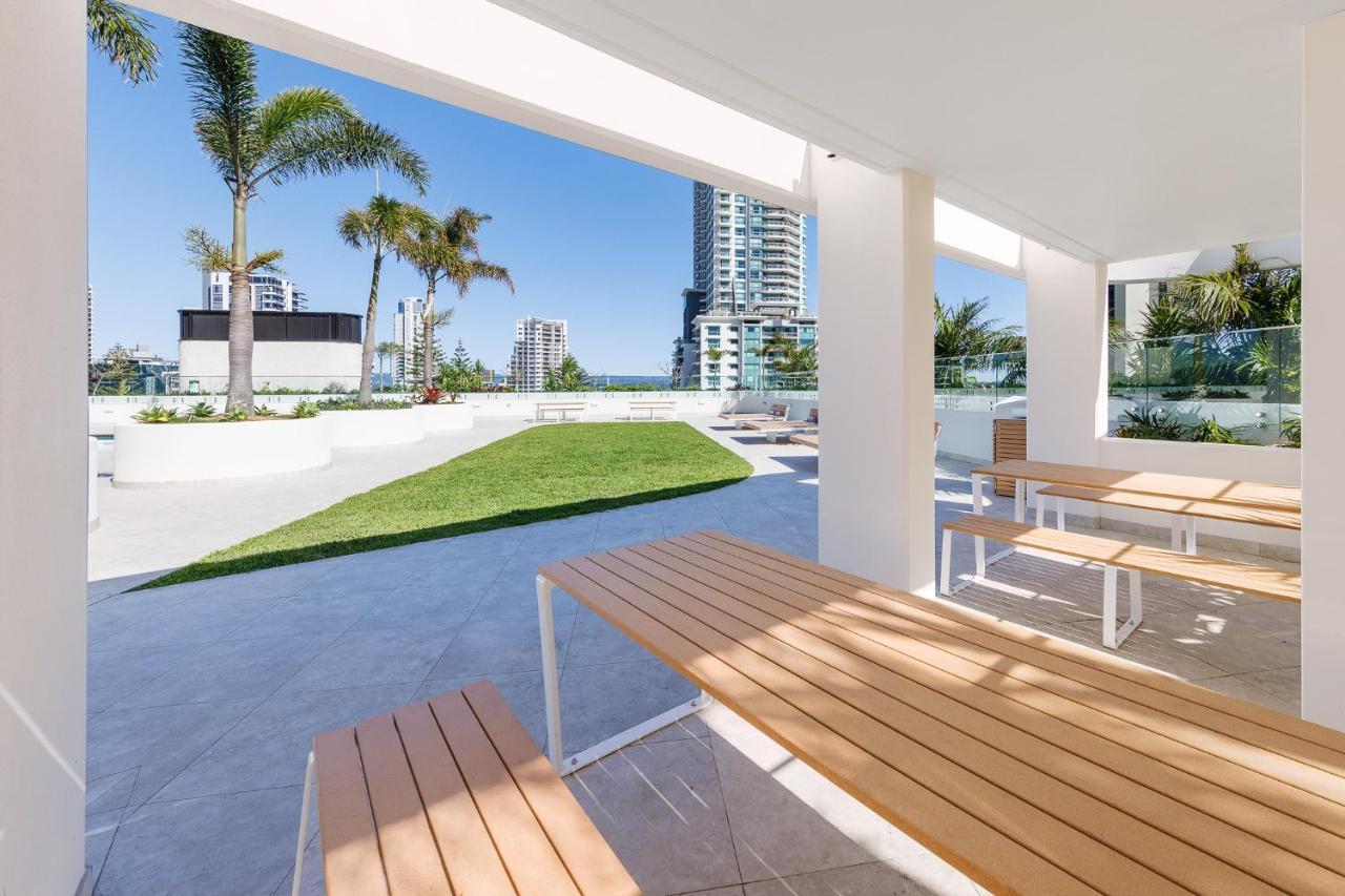 Meriton Suites Surfers Paradise Gold Coast Buitenkant foto The park in 2015