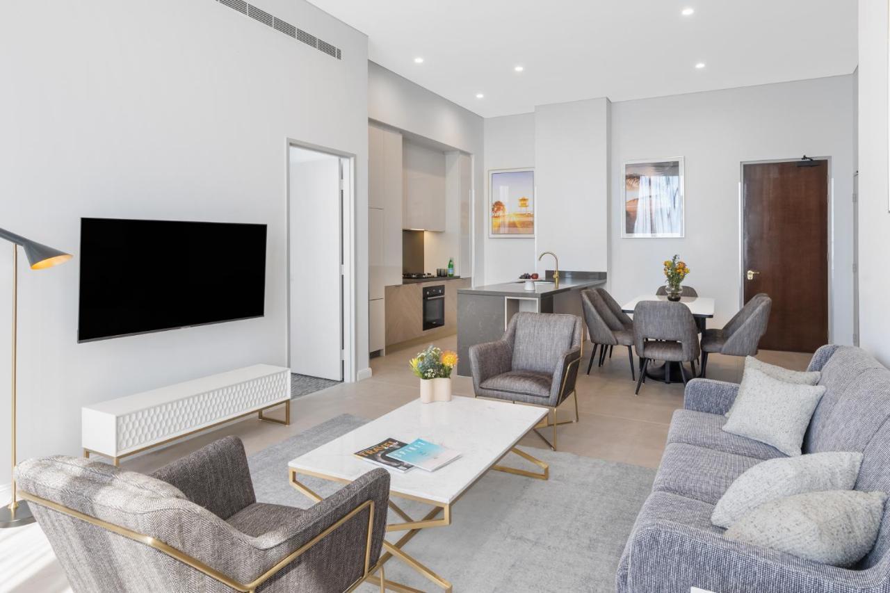 Meriton Suites Surfers Paradise Gold Coast Buitenkant foto A living room in a modern apartment