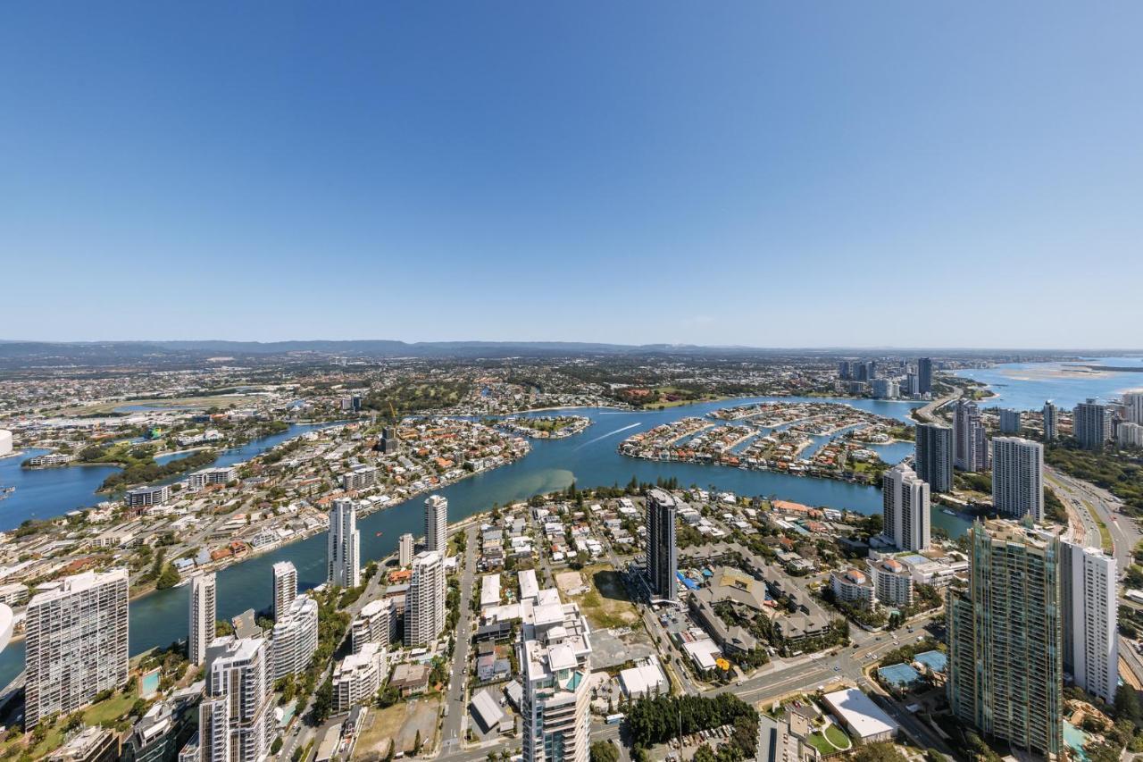 Meriton Suites Surfers Paradise Gold Coast Buitenkant foto The Gold Coast skyline