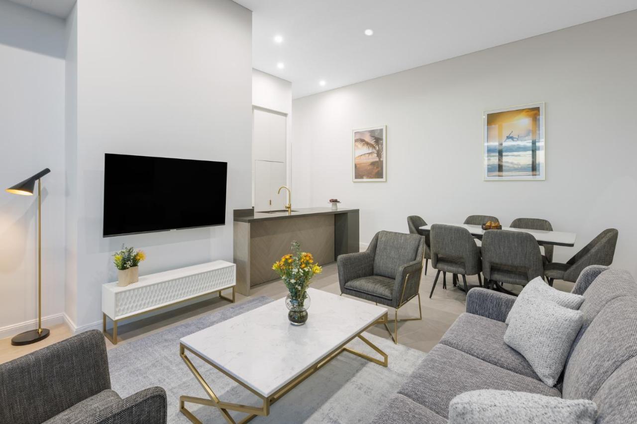 Meriton Suites Surfers Paradise Gold Coast Buitenkant foto A living room in a modern apartment