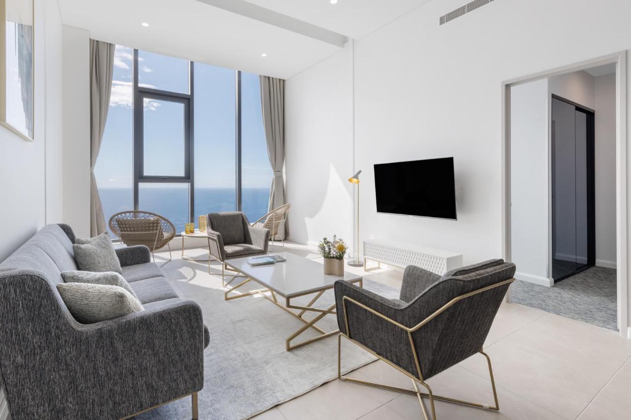 Meriton Suites Surfers Paradise Gold Coast Buitenkant foto A living room in a modern apartment