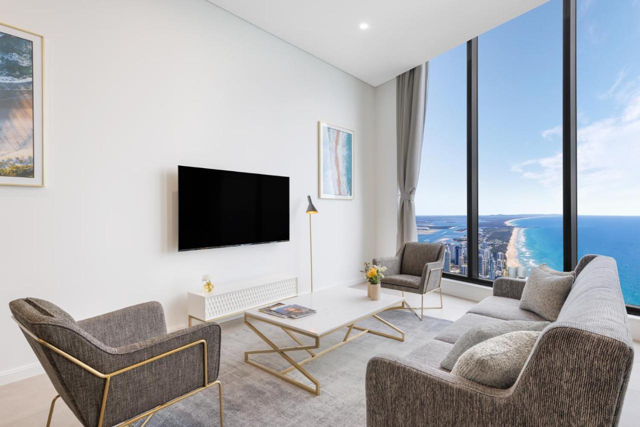 Meriton Suites Surfers Paradise Gold Coast Buitenkant foto A living room in a modern apartment in Perth, Australia.