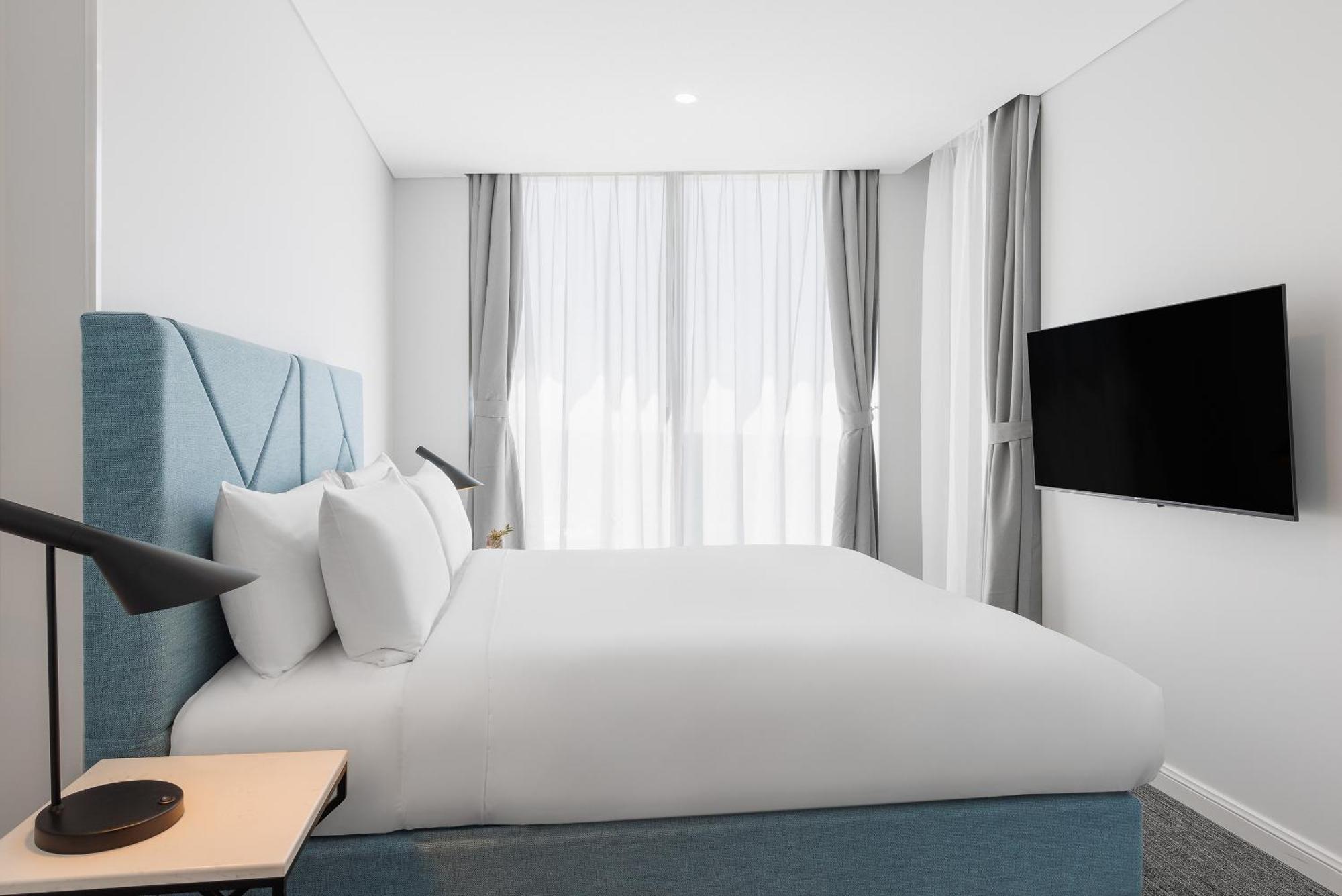 Meriton Suites Surfers Paradise Gold Coast Buitenkant foto A room at the hotel